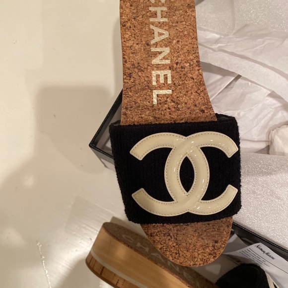 Chanel black and cream CC slides - Picture 5 of 12
